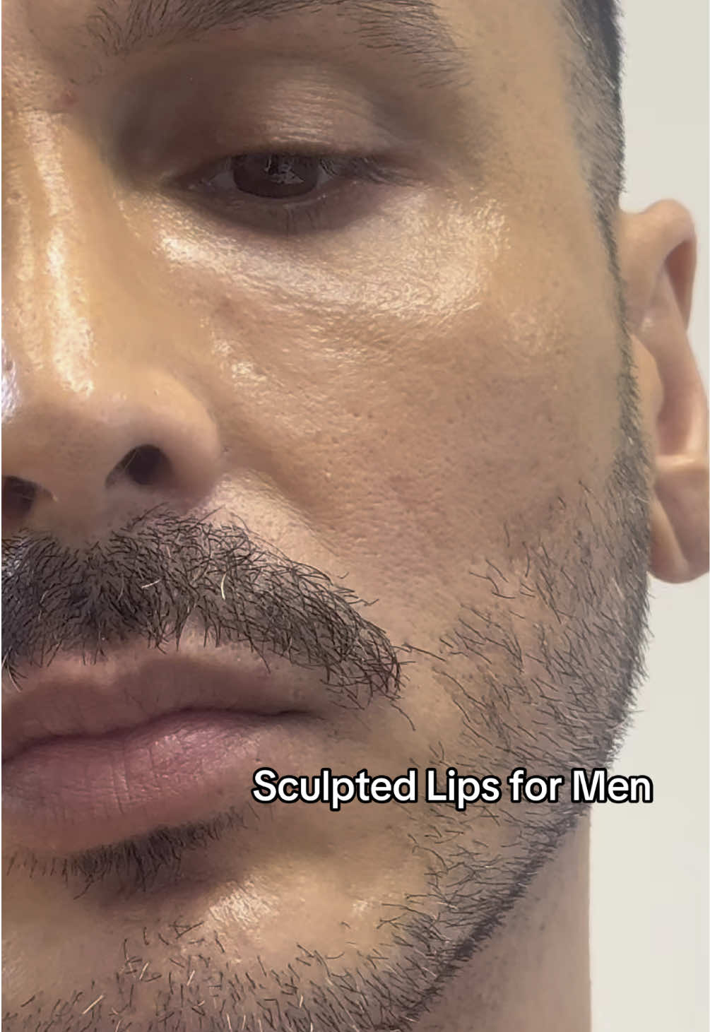 Male Lip contouring Hack  #masculinemakeup #makeupformen #mensgrooming #lipcontour 
