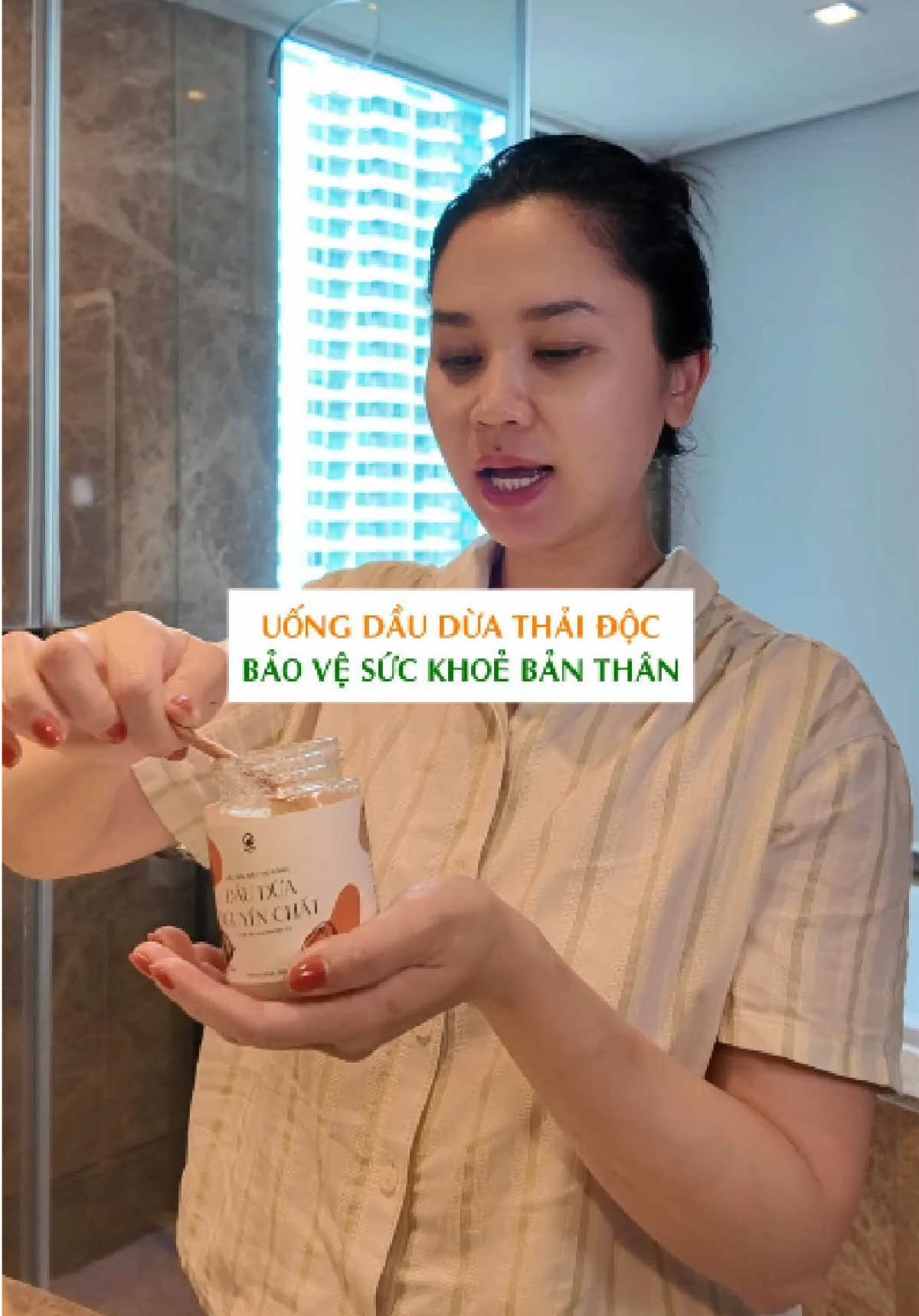 🥥 Mách bạn một mẹo nhỏ mà xịn - chăm sóc răng miệng mỗi sáng với dầu dừa thủ công APG Eco 🌿 Chỉ cần 2 thìa dầu dừa mỗi sáng thôi, mà cảm giác sạch - thơm - dễ chịu trong miệng thì “đỉnh của chóp” luôn! #DầuDừaThủCông #DầuDừaAPGEco #APGEco #HangVietvuonminh #Tuhaohangviet  