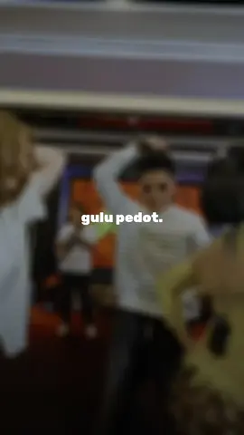 Aring aring mbakar gedang campur sawi. ♪ GULU PEDOT @hasantoysss @wniken @dikesabrina_ @silvykumalasari_real #dangduteverywhere #hasantoys #dikesabrina #nikenmelani #silvykumalasari #gulupedot #musikgram__ #storyliriklagu #fyptiktok #fyp #trend #viral 