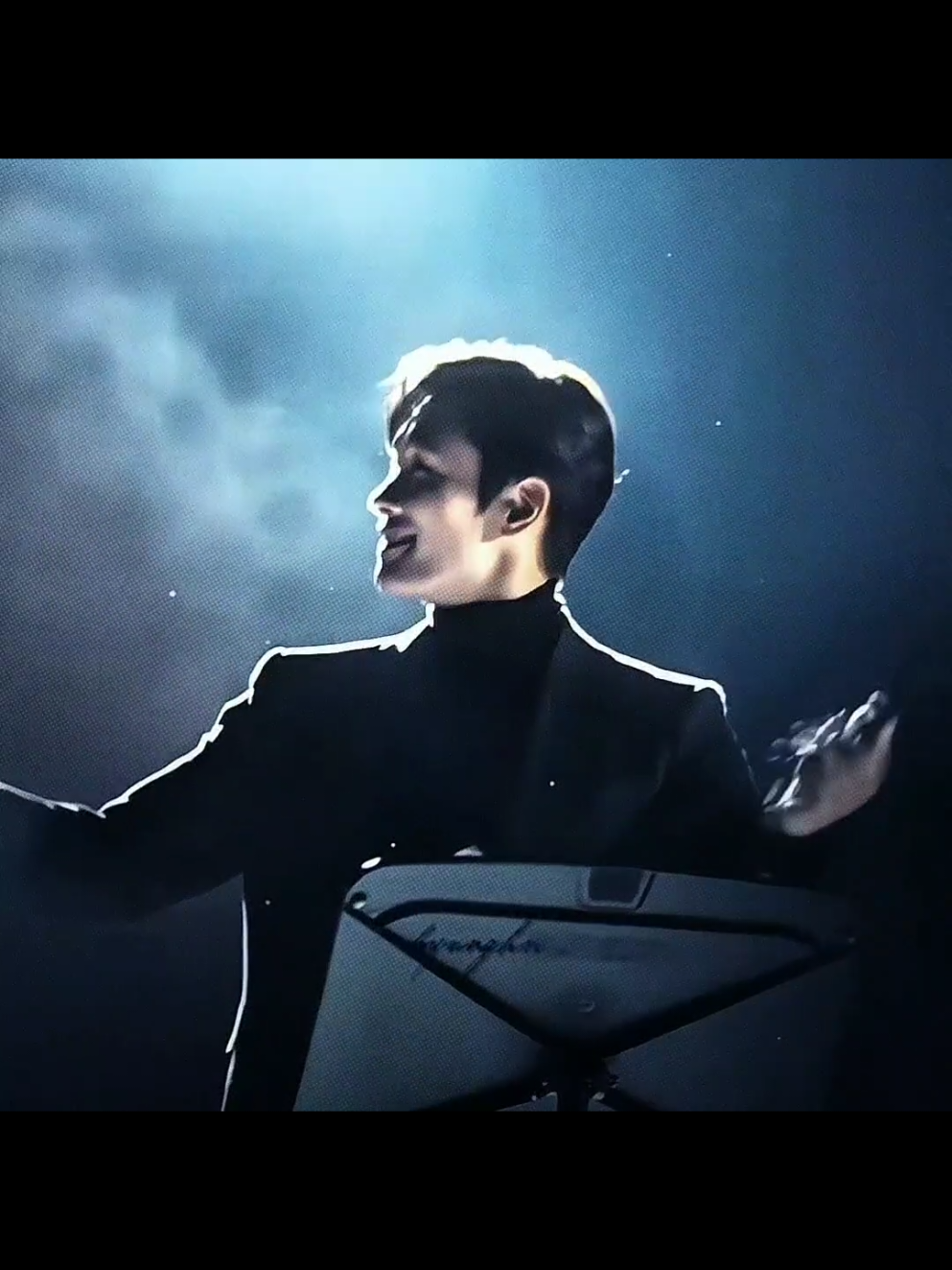 in the middle of the night 🌠 #squidgamenetflix #squidgame2 #eljuegodelcalamar #leebyunghun #thefrontman 
