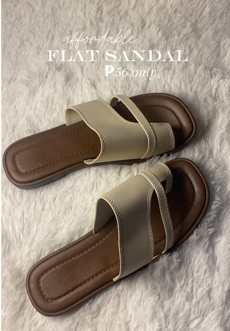 Grabe ka seller 56 pesos nalang to flat sandal!!😭🙌❤️.                          #flatsandal #koreanflatsandals #slipperforwomen #fyp 