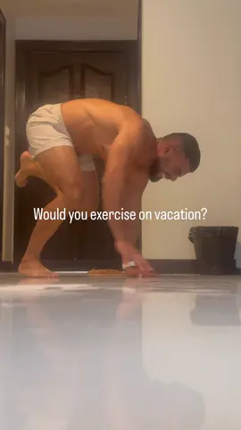 Would you exercise on vacation? 😬 #calisthenics #Fitness #explore #patong 