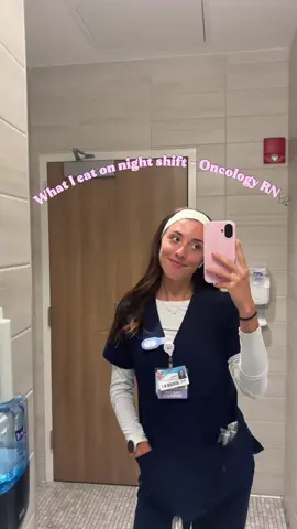 I loved the Wilde chips 😍 #nurselife #nightshifternurse #oncologynurse #nightshifteats #whatieatinaday #cleaneating @Bloom Nutrition @wearfigs 