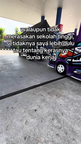 mimpi hanya butuh seseorang yang yang cukup berani untuk melangkah,meski sendirian.