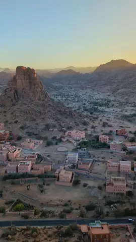 فوق جبال الكرانيت اطلالة رائعة وجميلة لقرية ♥️اكرض اوضاض💎⛰️#الشعب_الصيني_ماله_حل😂😂 #المغرب🇲🇦 #اكادير_تيزنيت_تافروت_إمازيغن #العالم_العربي #🇲🇦🇰🇼🇨🇦🇨🇵🇪🇸🇮🇹#tafraout #agadir 