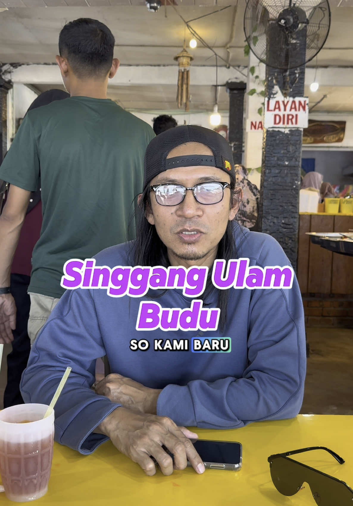 Suasana makan di tepi pantai Terengganu memang best, contohnya di Singgang Ulam Budu dekat Dungun ni. #terengganu #dungun #singgang #ulam #budu #abangjapar #pantaitimur #uitmdungun #pantai #vibes 