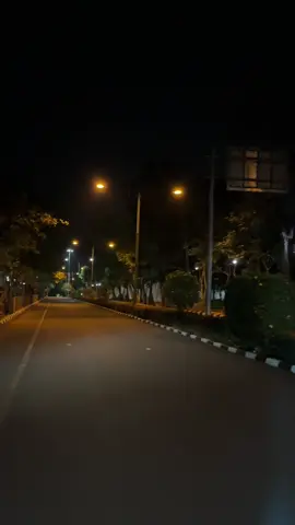 ternyata di setiap kesibukan apapun selalu ada celah untuk mengingatmu #semarangstory #semarangtiktok #semaranghujan #semarangvibes #semaranghits #mentahanvideo #semarang24jam #semarang #kotasemarang #sadvibes #sadstory #galaubrutal🥀 #semarangpride #fyp #xyzbca