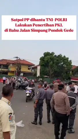 Penertiban PKL yg jualan di Bahu Jalan Simpang Pasar Pondok Gede