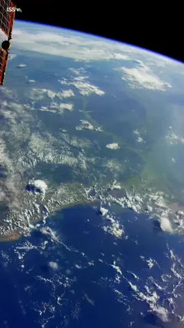 ISS see ohhh beautiful #ISS #space5600 #foryou #foryoupage #viraltiktok #viralvideo #whotofollow #100million #capcut #tiktok #moon #500k #zoom #space #sun #whattowhatch? #star #ISS #space5600 