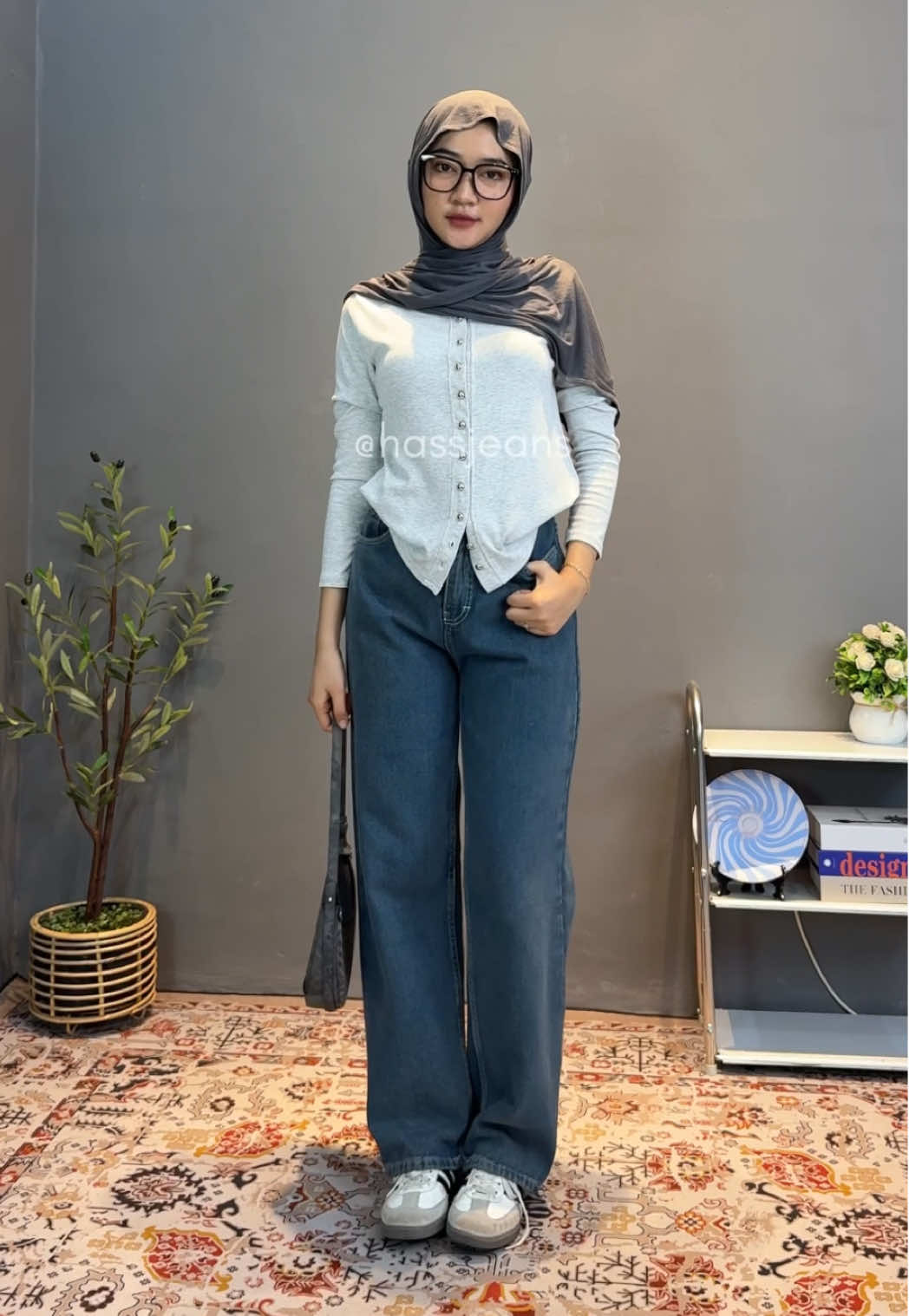 ootd hijab pake celana jeans highwaist loose retro vintage 🦋 #OOTD #celanajeanswanita #highwaistjeans #ootdhijab 