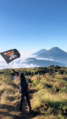 ☠️#onepiece #pendakifomo #praumountain #onepieceanime #pendakiindonesia #fypシ゚ #benderaonepiece 