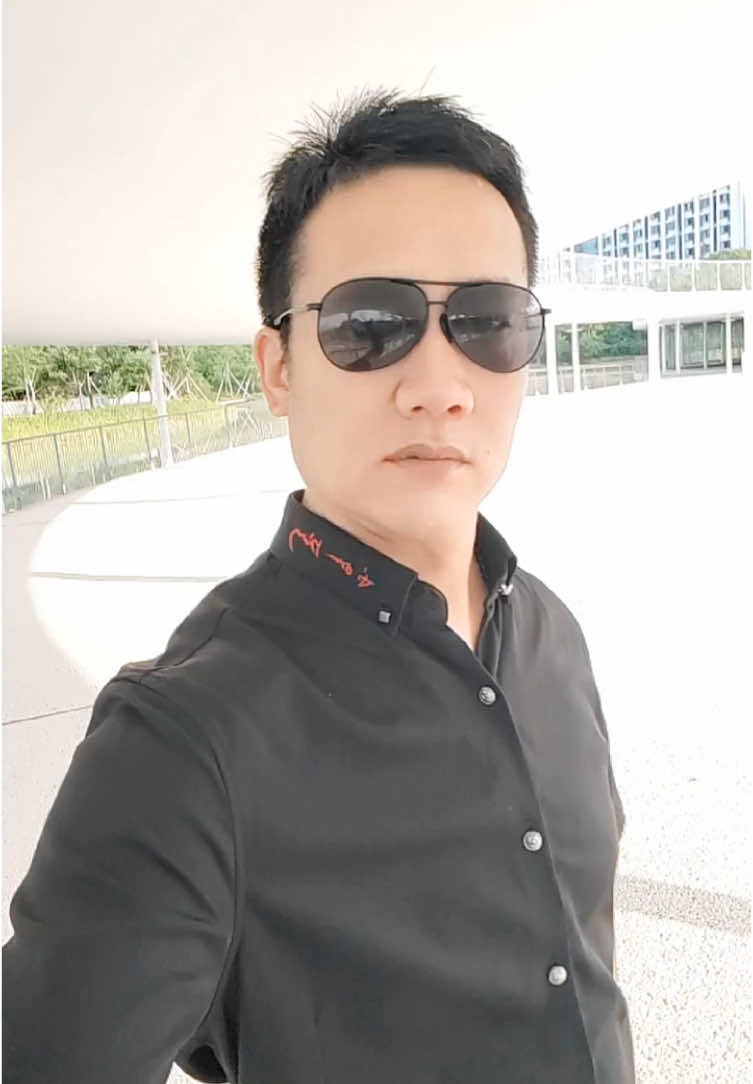 脚下的路，没人替你决定方向🧭心中的梦，没人替你实现！风吹雨打知生活，苦尽甘来懂人生！其实人生就是一种感受，一种历练！没有等来的辉煌，只有拼出来的精彩！#加油少年指日可期 #唯有经历让人成长 