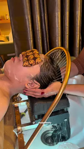 Japanese Head Spa Treatment terbaik sepanjang masa yang wajib kalian coba di Polewali 🥰🥰 📍Jl. Todilaling, dekat cafe kopte x anima sebelum hotel bumi raya 🏠 MADAME BEAUTY  🕒 09.00 - 22.00 WITA #fyp #promomakangajian #jangkauanluas #videoviralitiktok #videoviralitiktok #kontenkreator #japaneseheadspa #treatmentrambut #salon #salonviral #salonmurah #spa #treatmentmurah 