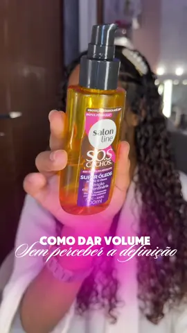 Como faço para dar volume no meu cabelo Escolhi o óleo da dona @Salon Line que foi essencial para esse resultado perfeito! 💜O Óleo de Tratamento S.O.S Cachos Super Oleos Salon Line conta com um mix de 12 óleos preciosos composto por óleo de argan, karité, algodão, coco, macadâmia, chá-verde, camomila, aloe, cálamo, mirra, oliva e canela. #explore #explorar #explorepage #fypage #fyp #fy #cacheadas #morenasiluminadas #salonline #migssalonline #heymigssl #publisl