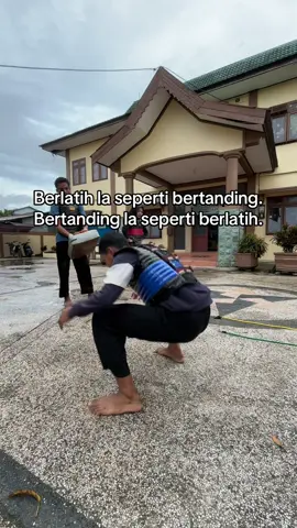 #pencaksilat #pesilat_muda #silatindonesia #pesilatindonesia #nagaputihtarakan #pesilatbiasa #tarakan 