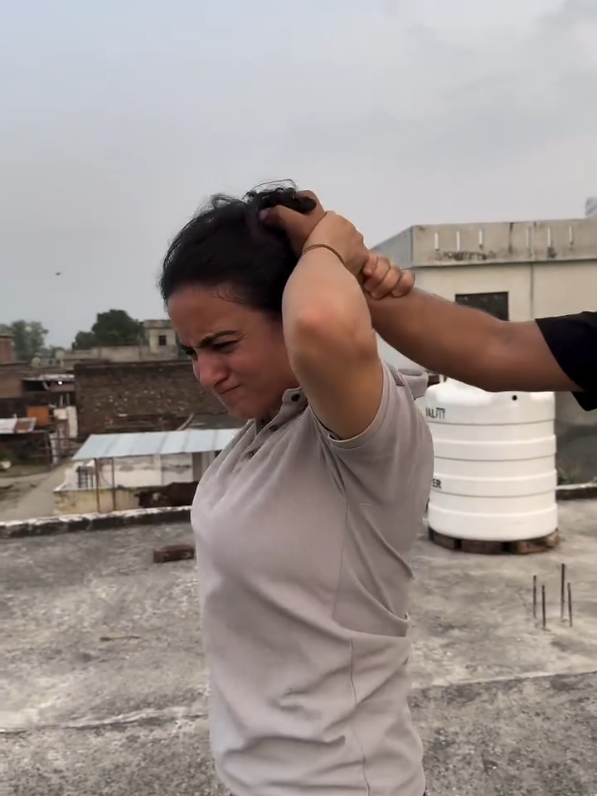 when someone grab your hair [self-defense technique for girls] #selfdefense #kravmaga #kickboxing #boxing #karate #judo #mma #UFC #creatorsearchinsights 