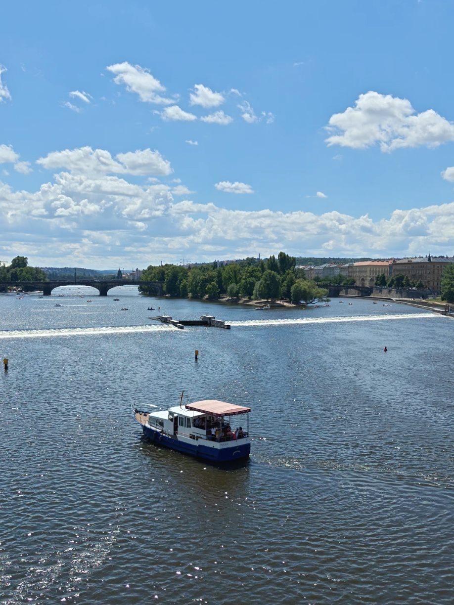 ਰਾਹ ਵੀ ਬਣਾਇਆ, ਦਰਿਆ ਚ... @Prague @prague.eu @@prague_prague #Prague #punjabi #treanding 