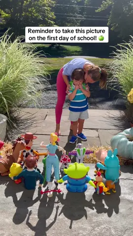How is our baby headed to kindergarten this year?✏️ Flashback to this adorable preschool video and pictures we did of Huntie heading off to preschool! Still one of my all time favorite ideas!!! Time goes by so fast - how cute of a memory!! Please do this for you kids this year!! Absolutely love!! Praying time slows down!!  #backtoschool #school #momhack #firstdayofschool #backtoschoolhack #hacks 
