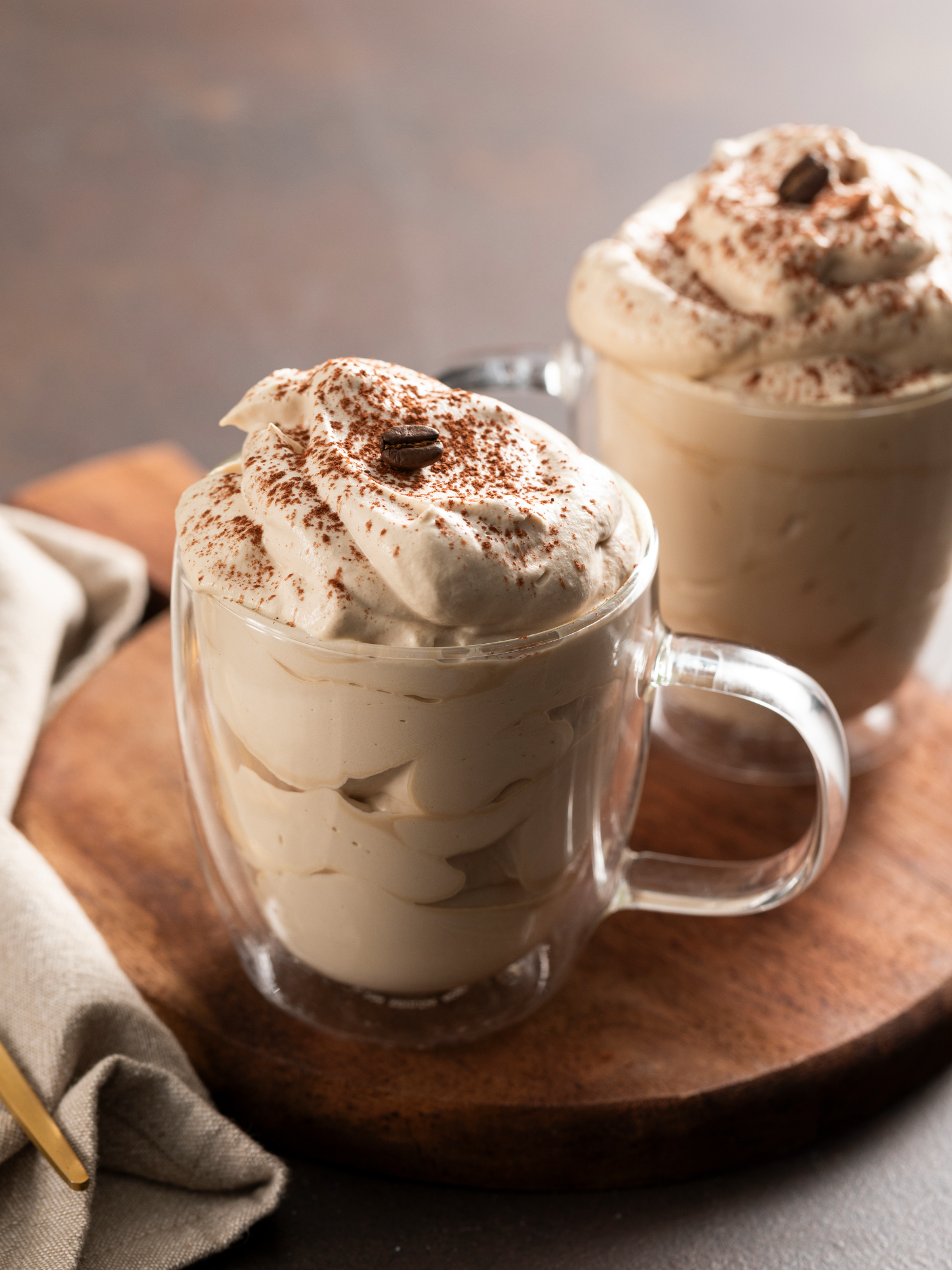 Estate = crema al caffè!☀️☕ Spumosa, avvolgente e rinfrescante: con questa farete un figurone😋 @aurora.cortopassi Ingredienti: Panna fresca liquida (fredda di frigo) 300 g Caffè (della moka, da far raffreddare bene) 70 g Zucchero 40 g #gz #cremacaffe #caffè #FoodTok