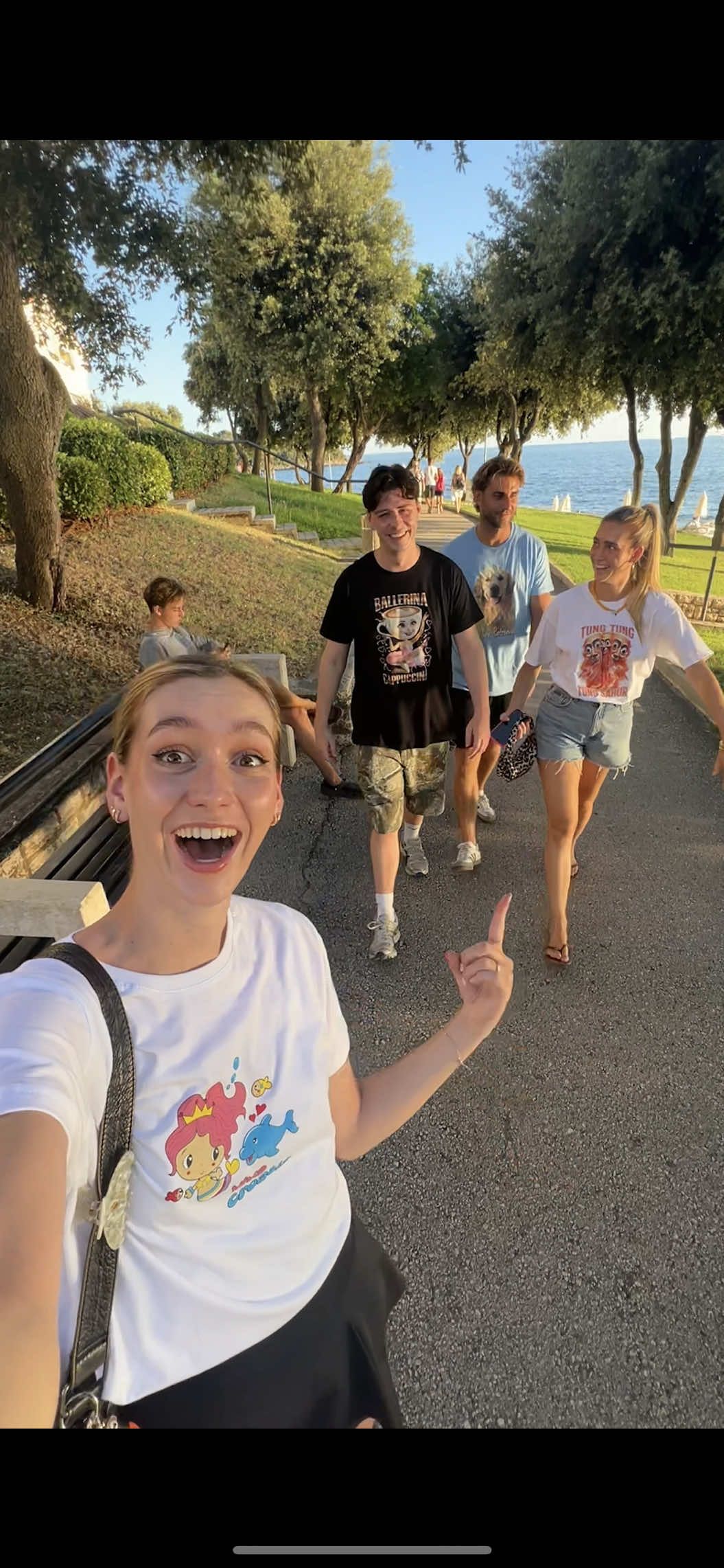 Welk t-shirt is jouw favoriet?😂 #tshirt #vakantie #family 