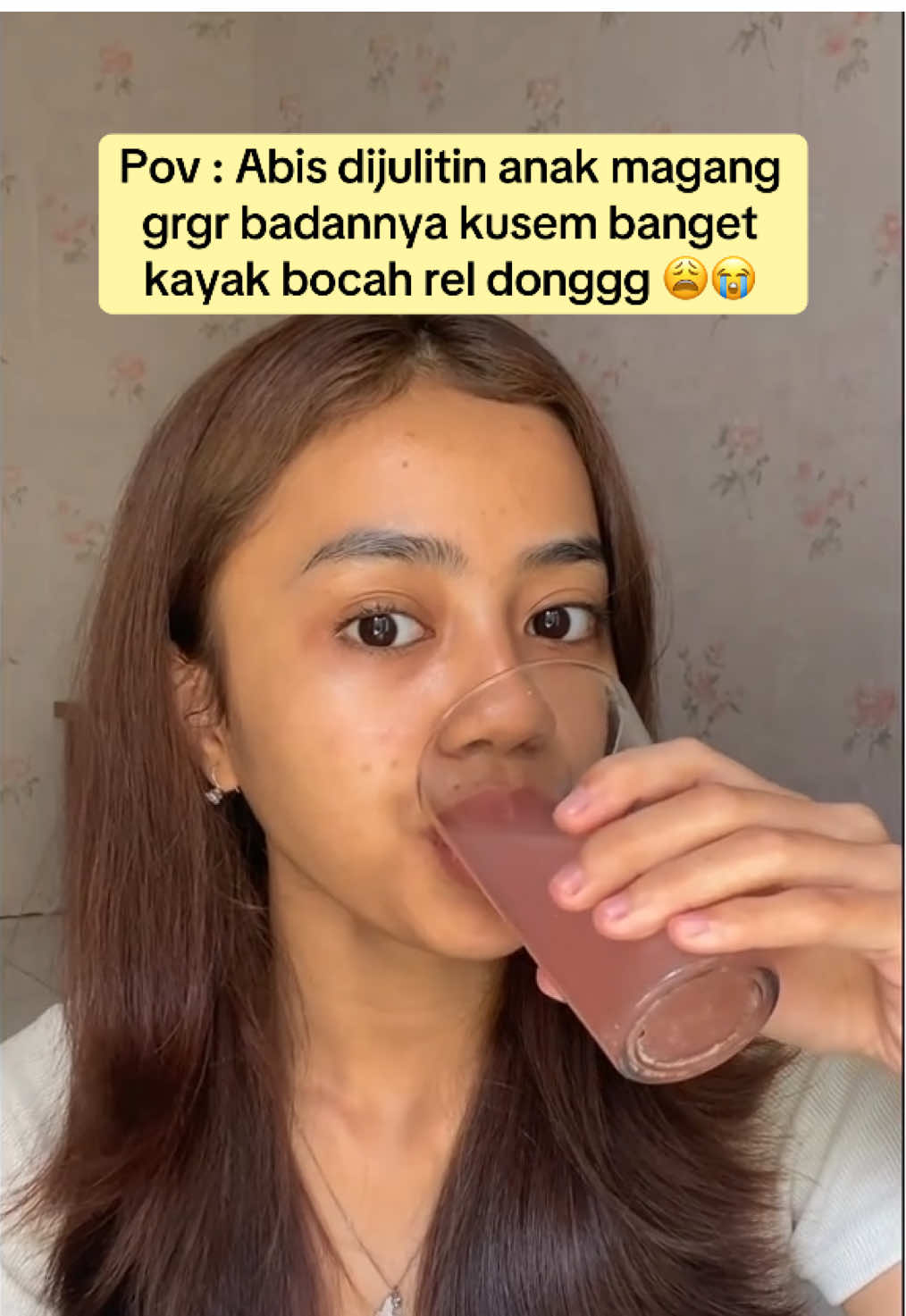 ✨MODAL 100ribuan BISA CAKEP GINI✨ Gapapa dibilang anak rel yang dulu, yang penting skrg bisa Glow Up m, ngikutin saran dokter 🤭😚 mana cuma 100ribuan nanti di promo 8.8 mending pada Checkout deh 🫵🏻 #jieraofficial #glominumc #minumanviral #kulitcerah #foryou 