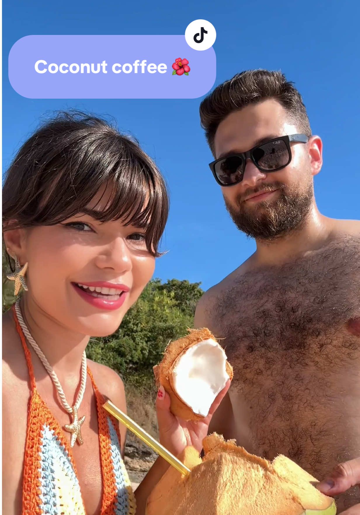 Best combo 😍 coconut 🥥 & coffee pe plaja ☕️ Tu ai incercat? 😍 @Pitic Mihai #coconut #coffee #coconutcoffee #summerdrinks #lombokisland #indonesia🇮🇩 #summervlog #fyp #beachvibes 