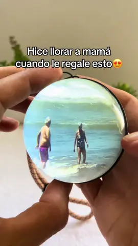Personaliza una esfera con los vídeos o imágenes de tus seres queridos, un recuerdo para jamás ser olvidado🥺❤️‍🩹 #recuerdos #memories #custom #customgifts #perros #mascotas #spheres #giftideas #regalo #homedecor #mom #mama  Le regale esta esfera de vídeo personalizada a mi madre, le ha encantado su regalo y queda perfecta en su habitación como decoración, esta esfera de vídeo está diseñada para guardar tus mejores recuerdos para jamás ser olvidados. Es tanto para tus mascotas, seres queridos o solo esos momentos inolvidables