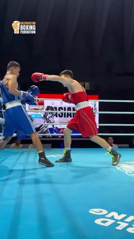 9 жекпе-жек – 9 жеңіс 🥊 Бүгін Бангкок қаласында өтіп жатқан жастар арасындағы Азия чемпионатында 22 жасқа дейінгілер арасындағы жартылай финалдық кездесулер өтті. ⏺ Күндізгі сессияда Бақыт Сәрсекбаев жаттықтыратын бес бокшымыз рингке шығып, бесеуі де финалға жолдама алған болатын.  ➡️ Атап айтқанда, 60 келіде Нұрислам Қалдыбаев бутандық, 65 келіде Илья Калинин филиппиндік, 70 келіде Нұрбек Мұрсал малайзиялық, 80 келіде Санжарәлі Бегалиев үндістандық, 90 келіде Темірлан Мұқатаев кореялық қарсыласын ұтты.  ⏺ Кешкі сессияда қыздарымыз да қарсыластарын тізе бүктірді.  ➡️ 48 келіде Гүлназ Бөрібаева моңғолиялық, 70 келіде Бақыт Сейдіш пен 75 келідегі Шұғыла Нәлібай үндістандық, ал, аса ауыр салмақтағы Әсел Тоқтасын өзбекстандық боксшыны жеңді.  🇰🇿 Осылайша, бүгін шаршы алаңға шыққан тоғыз боксшы да жеңіске жетіп, ақтық сынға жолдама алды. #n_qanatuly #boxing 