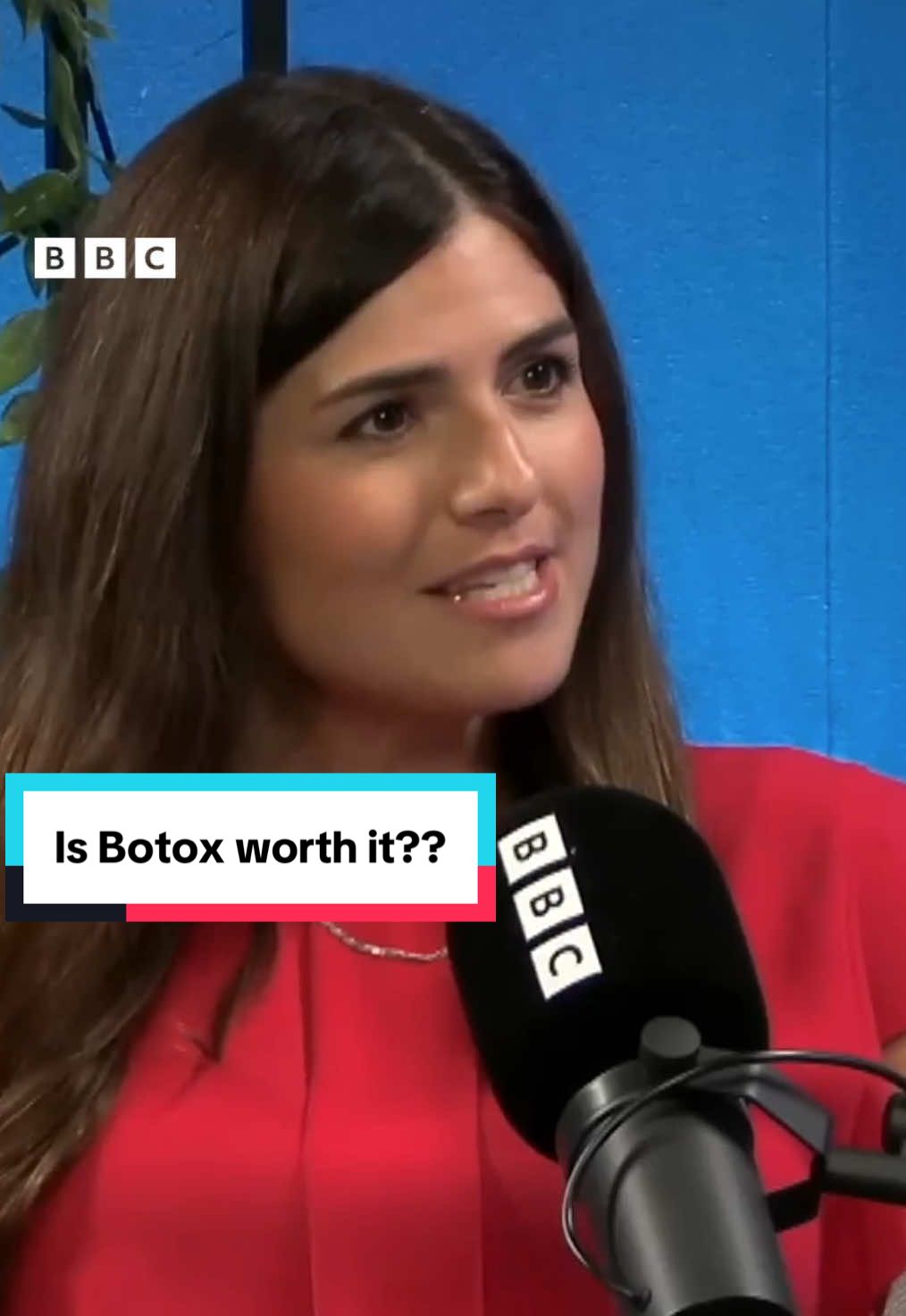 💉 Botox: beauty hack or frozen-face trap? Anti-wrinkle injections aren’t just for celebs - they’re on high streets everywhere, and influencers are talking openly about getting tweakments. Here’s how they work, the risks and side effects. 🎙️ Full episode: https://www.youtube.com/watch?v=sM8GzcWaa7U&list=PLz_B0PFGIn4eMOlGZclzdcHmv7s8BFQE6&index=1&ab_channel=BBCWorldService #BBCWorldService #BBCWhatInTheWorld #HannahGelbart #AnnabelRackham #BBCNews #YouthPodcast #Botox #Tweakments #BeautyTrends #BBC #filler @Annabel Rackham 