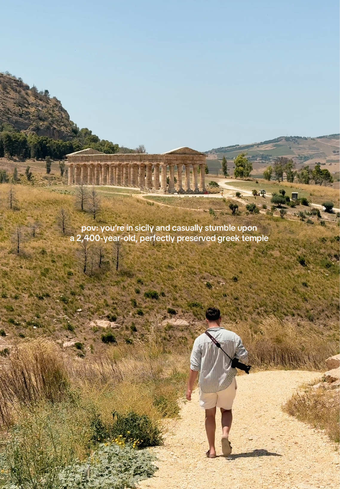 the fact that this temple has witnessed 2,400 years of history - surviving multiple empires, invasions, world wars and earthquakes - still standing  📍segesta temple, sicily #traveltiktok #sicily #history #segesta #palermo #trapani #greektemple 