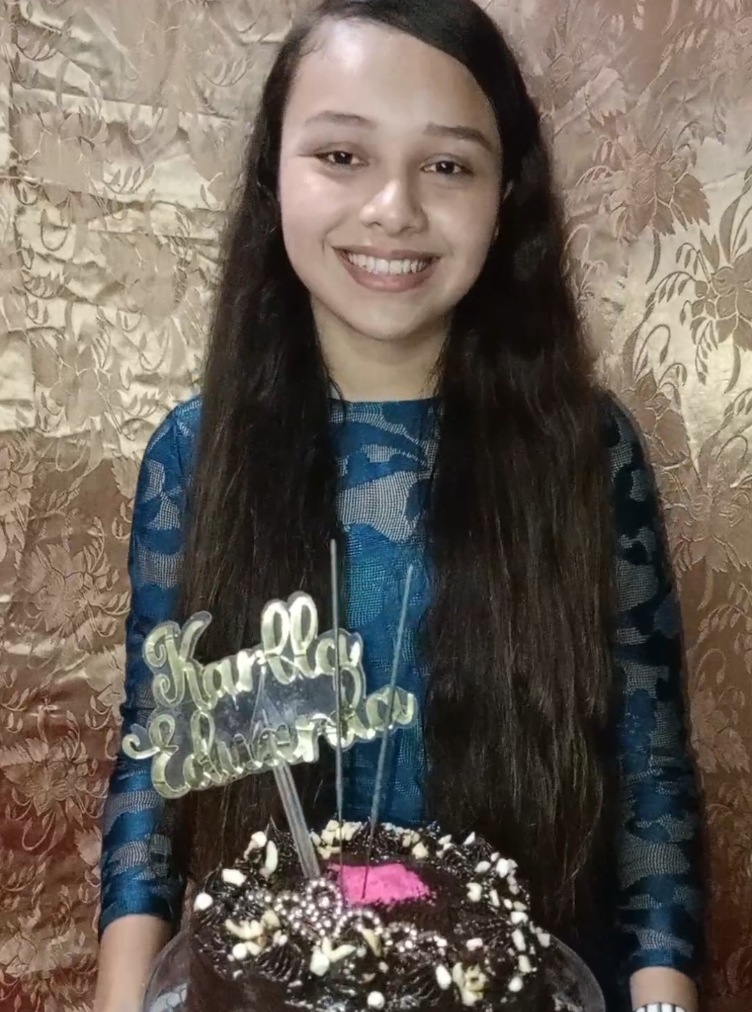 Welcome 17 🎉 #happybirthday #glittercake #fyy #fypシ゚ 