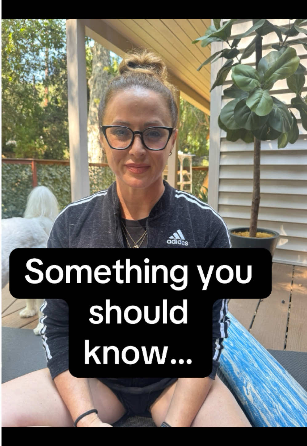 There’s something you should know… Anytime your body endures, any type of procedure, surgery, impact, heartbreak, etc… Your body holds the trauma, your fascia holds the trauma, and it will compound overtime and create, not only physical, chronic pain, but emotional. Somatic healing is key to keeping your body in tune and having a regulated nervous system so that you can heal properly and age gracefully. You own a very impactful tool, learn to use it.  Message me if you’d like to learn how. ❤️‍🩹 #TraumaRelease #SomaticHealing #FasciaRelease #NervousSystemHealing #MindBodyConnection #HealingFromWithin #StoredTrauma #BodyWisdom #EmotionalHealing #ChronicPainRelief #jennastewartcoaching #postsurgery #emotionaltherapy
