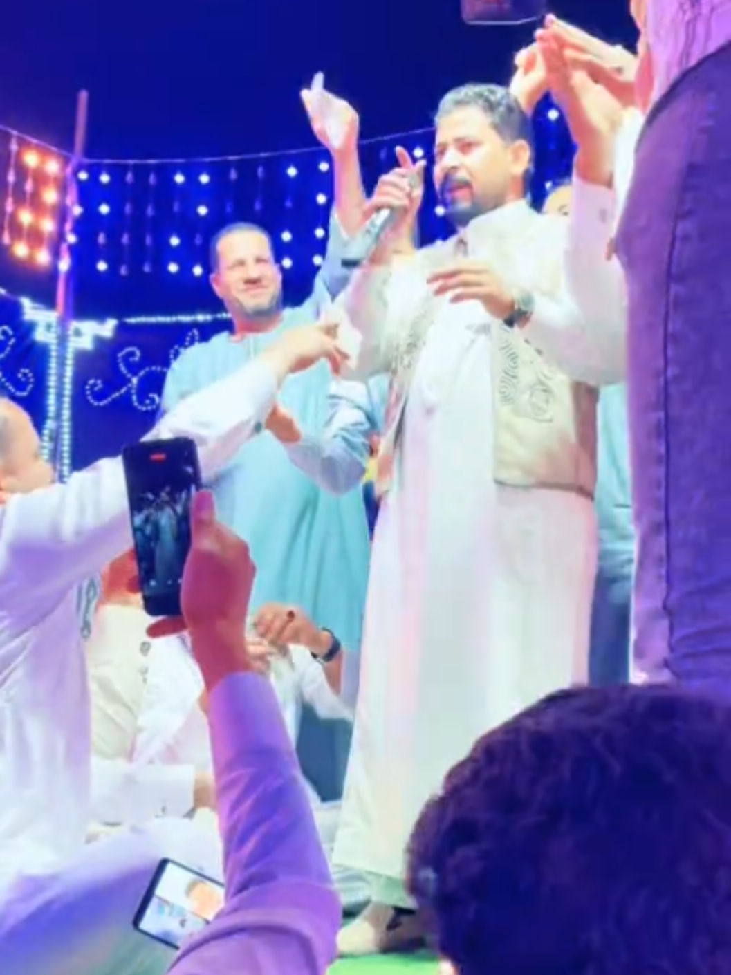 نقي رفيقك زين🤎📌 #الرفيق قبل #الطريق @ منشله😉#الشعب_الصيني_ماله_حل😂😂 #محسن_السمالوسي #الصديق #الوافي #ايدك_هتيجي_ع_لاف_لوحدهاا😂😂😂😂 #اكسبلورexplore #افراح #ابدويه #البحيره❤🦅 #fypシ゚  @امير العرب ✈️ 