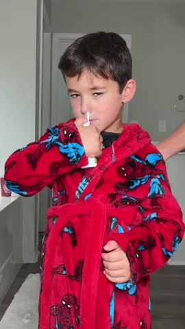 Gentle and easy-to-use saline spray for the entire family. @MomMed_Official #Mommednasalspray #Cleanote #momtok #momlife #fyp  #familycare 