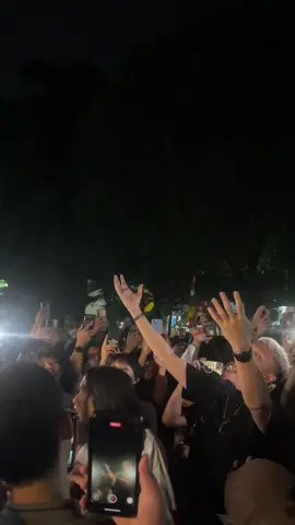 kasih tau Bang Gerald! @barasuara at Kios Ojo Keos. #terbuangdalamwaktu