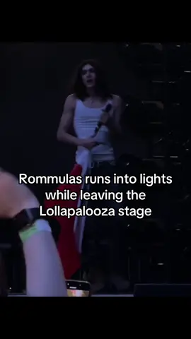 Rommulas runs into lights while leaving the Lollapalooza stage #sleazepop #thehellp #2hollis #natesib #fakemink #tommyfleece #rommulas 