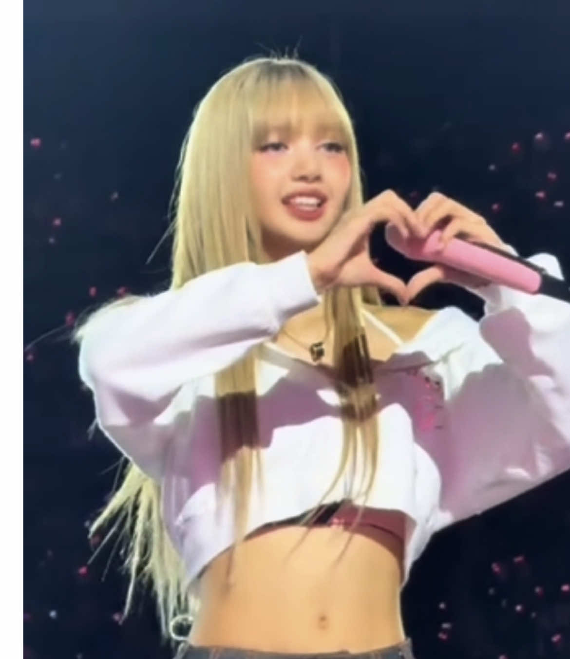 عندك الجراءة تقولين اسم ايدول تكرهينه؟#ام_عامر🇰🇼🇸🇦 #foryou #explore #fyp #فانكمات #ليسا #lisa #fancam 