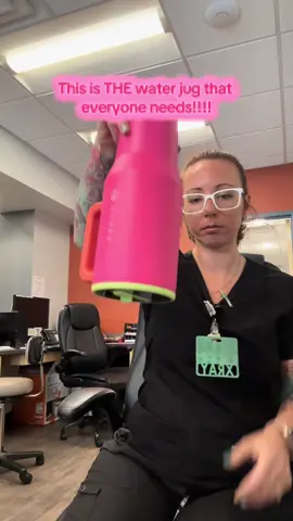 Not only is it BEAUTIFUL but LEAK PROOF!!!! #leakproof #hotpink #hydrojug #travel #40oz #musthave #freesample #getit 