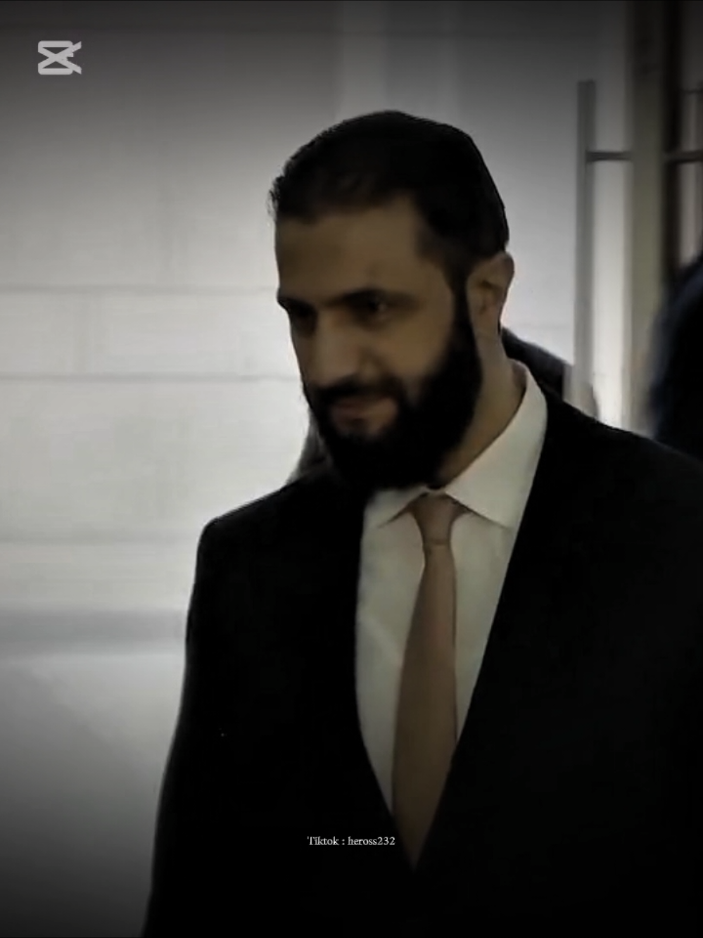 لحظة دخول السيد الرئيس أحمد الشرع إلى قاعة المراسم لتوقيع مذكرات تفاهم استثمارية في قصر الشعب  #فخامة_رئيس_الجمهوريه_العربية_السورية #فخامة_الرئيس_احمدالشرع#الجمهورية_العربية_السورية #سوريا#سوريه #لايك_متابعه_اكسبلور #قطر #استثمارات 