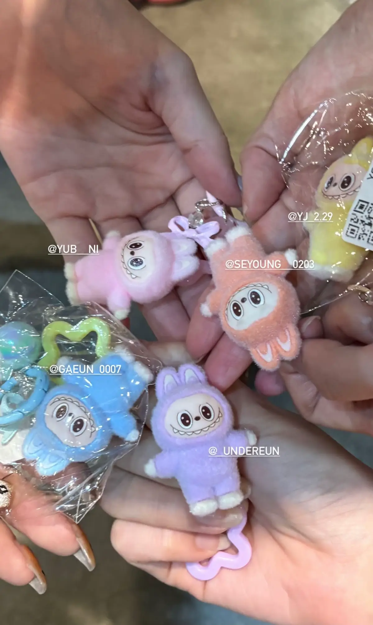 Couple keychain labubu with artbeat v  #gaeun #artbeat #abcxyz #fyp 