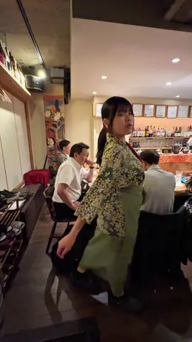I tried dancing without being noticed by customers during business hours
