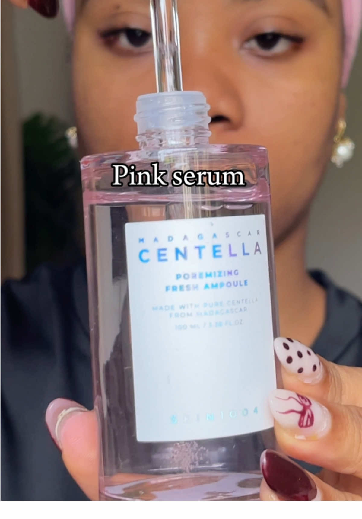 PINK OR WHITE SERUM? . . . . #kskincare #skincare #skincareroutine #beauty #serum #ampoul #koreanskincare #skin1004 #centellaskincare