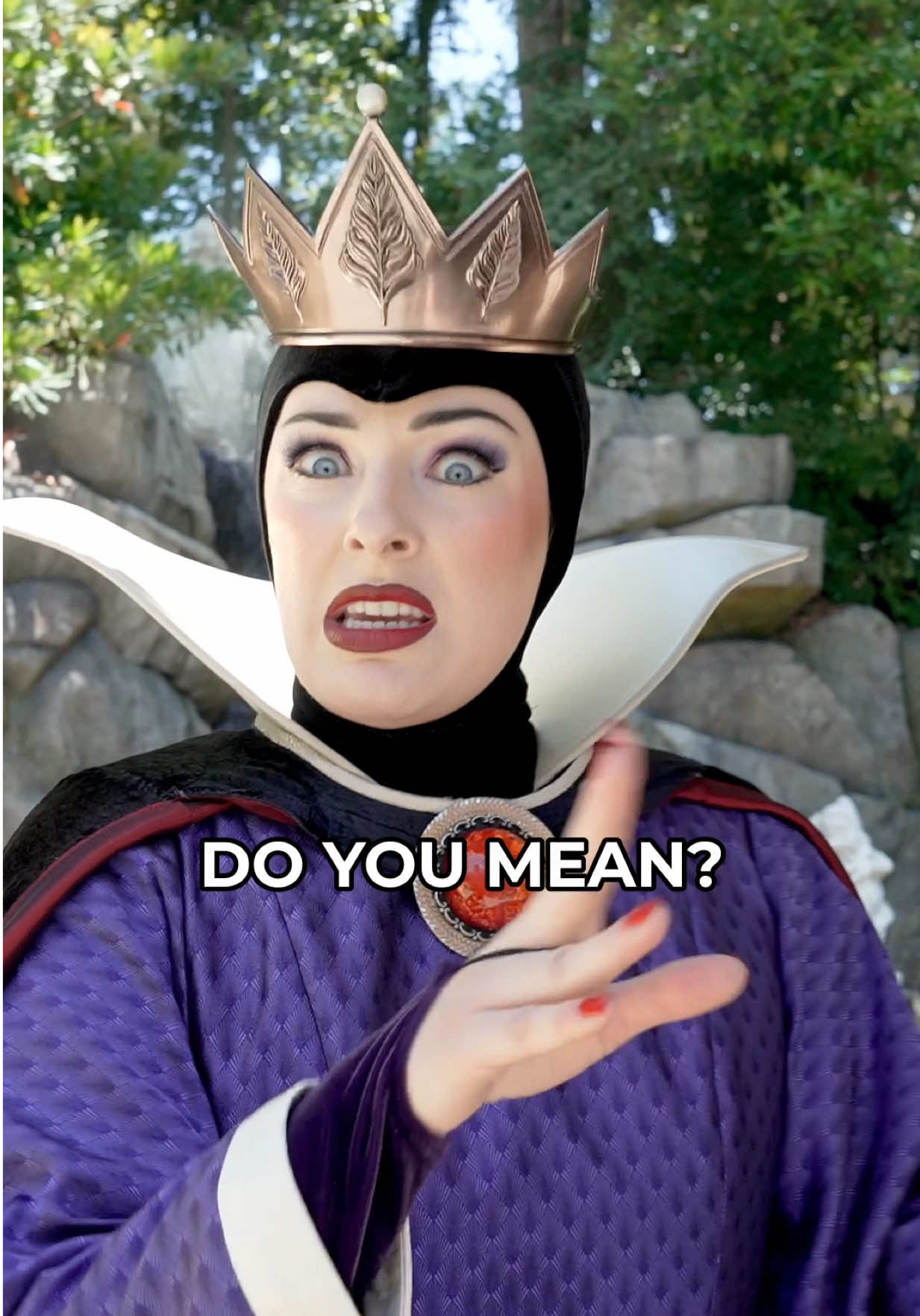 Evil Queen's SHOCKING REFUSAL at Disneyland! 🏰 ✨ #disneyland #evilqueen #snowwhite #savage #funnymoments #viral #disney 