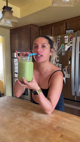 the smoothie i drink every single morning :) #morningsmoothie #smoothierecipe #healthybreakfastideas 