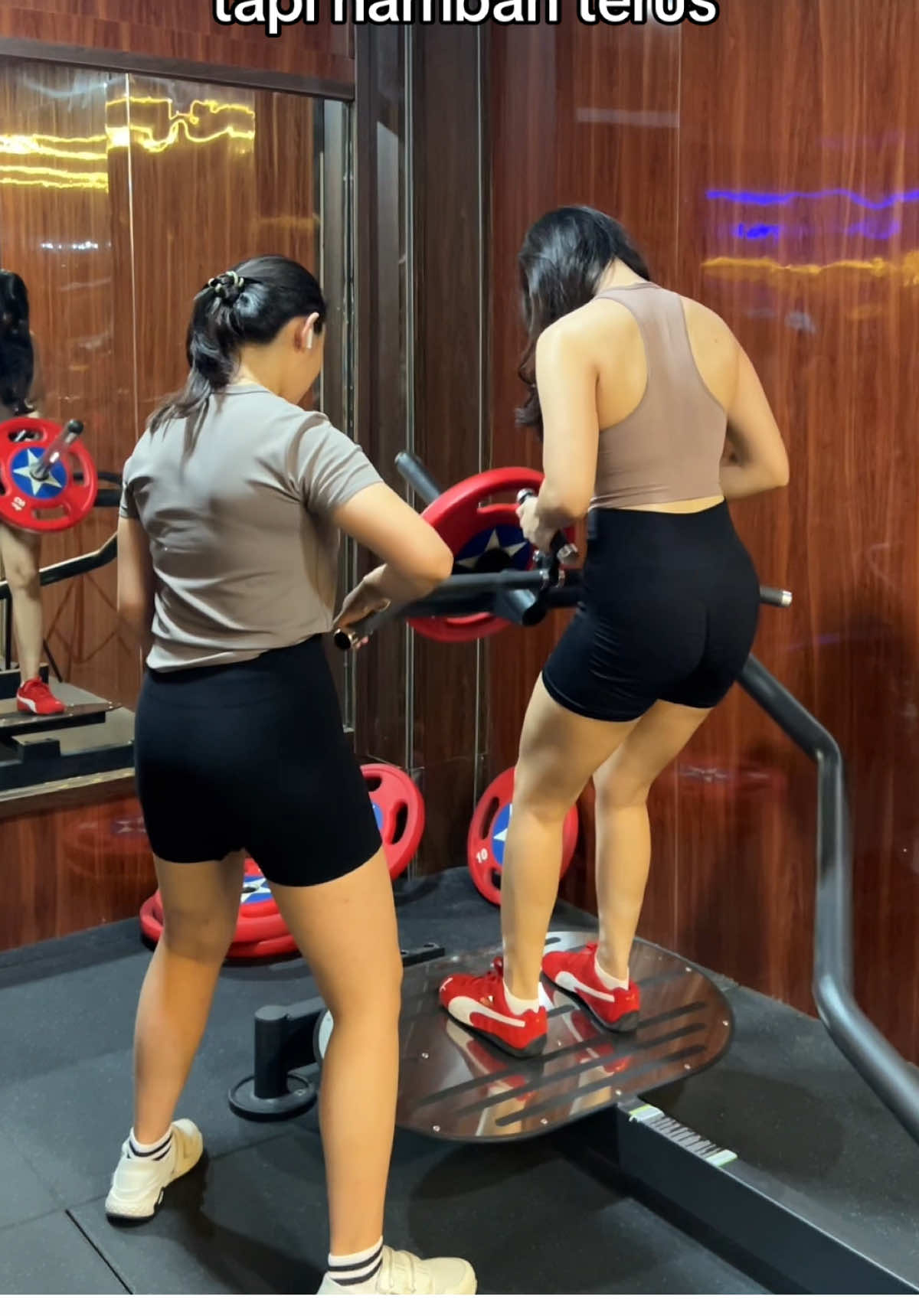 enaknya punya temen di gym 🤭 #gymmotivation🏋️‍♀️ #gym #gymtips #GymTok #gymoutfit #gymrat #CapCut 