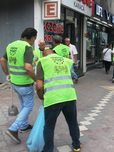 Şehrimiz kirli diyen Düşünce Otağı gönüllüleri çöp topladı  Iğdır Düşünce Otağı: 