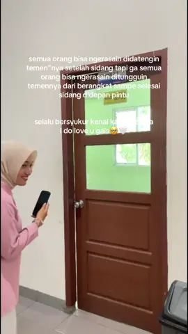 ternyata bener gada yg perlu ditakutin dari sidang. gapapa dibantai diruang sidang, gapapa nangis nunggu hasil keputusan dosen. yang penting habis itu keluar ruangan dengan gelar di belakang nama kita🤍 #fyp #mahasiswaakhir 
