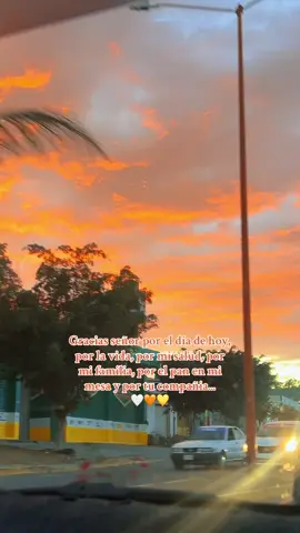 Atardecer todo que ver 🌅🌆🌇  #huajuapandeleon #atardeceresfan #siguemeparamásvídeos #Diosesbueno #fly 