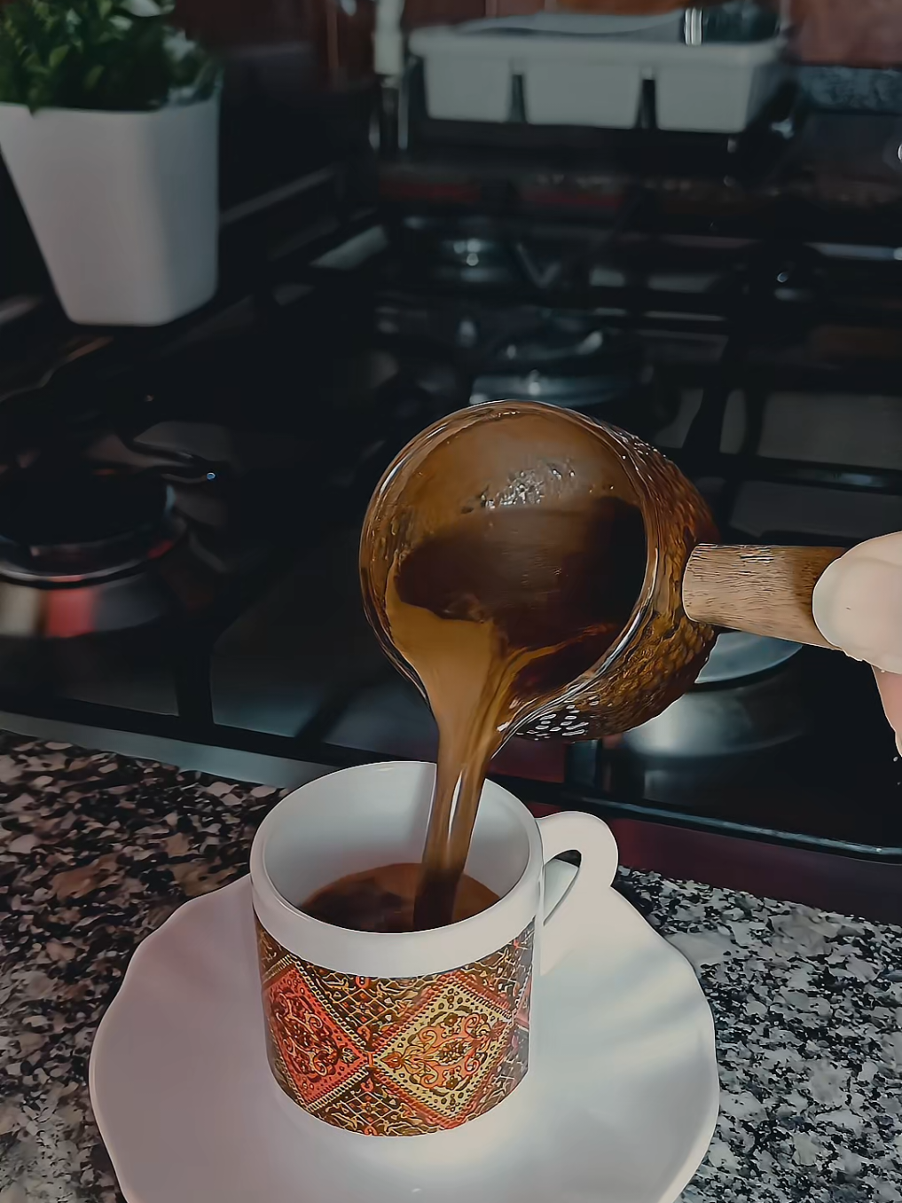 النعمه احيانا تكون ع هيئه وقت جميل تستمتع فيه بقهوتك☕🤍 #صاحبة_الفنجان #virall #your_coffee #fouryoupage #viraltiktok #fyp #viral #explore #fypシ #coffee 