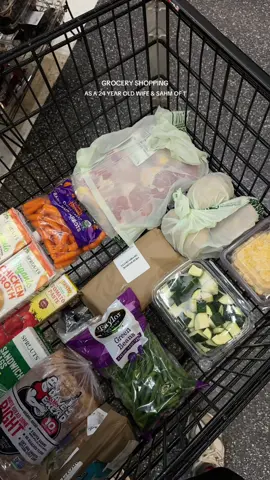 Does anyone else meal prep? If so, lmk what you make! I need more ideas 🙈 #sprouts @Sprouts Farmers Market #groceryshopping #groceryhaul #mealprep 